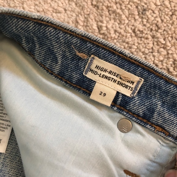 Madewell high-rise mid-length summer denim shorts - Picture 2 of 3